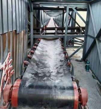 連云港皮帶輸送機(jī)檢修走廊.jpg